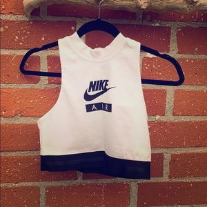 Nike women’s cropped tracing top